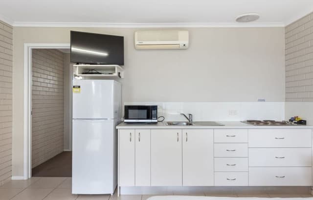 Standard Motel Room - Sleeps 4