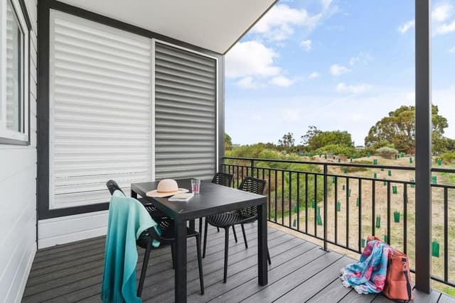 Deluxe 2 Bedroom Cabin (Sleeps 4)