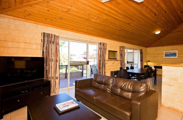 Deluxe 3 Bedroom Waterfront Cabin