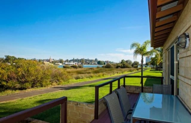 Deluxe 3 Bedroom Waterfront Cabin