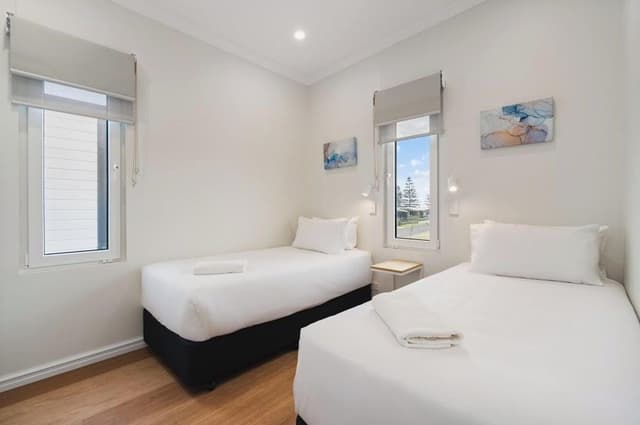 Deluxe 2 Bedroom Cabin (Sleeps 4)
