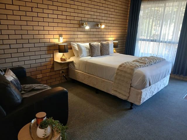 Room (Queen)