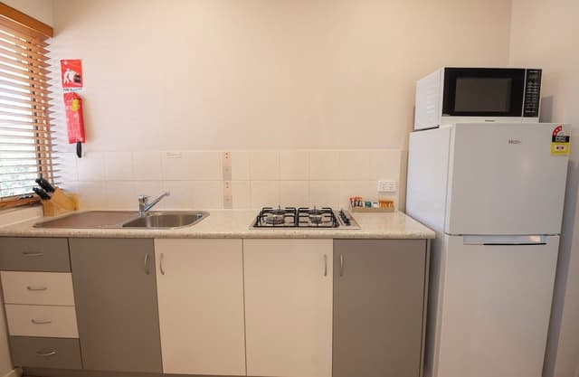 Studio, 1 Queen Bed, Non Smoking, Kitchenette