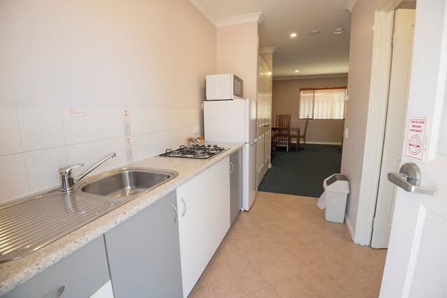Studio, 1 Queen Bed, Non Smoking, Kitchenette