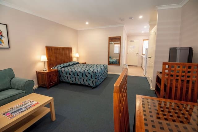 Studio, 1 Queen Bed, Non Smoking, Kitchenette