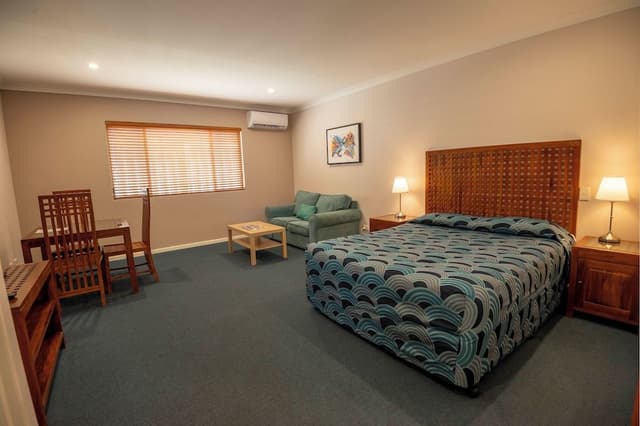 Studio, 1 Queen Bed, Non Smoking, Kitchenette