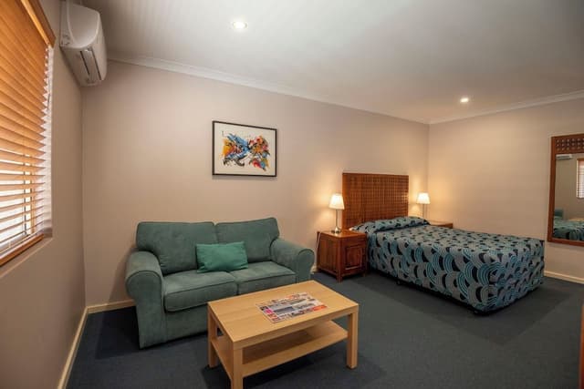 Studio, 1 Queen Bed, Non Smoking, Kitchenette