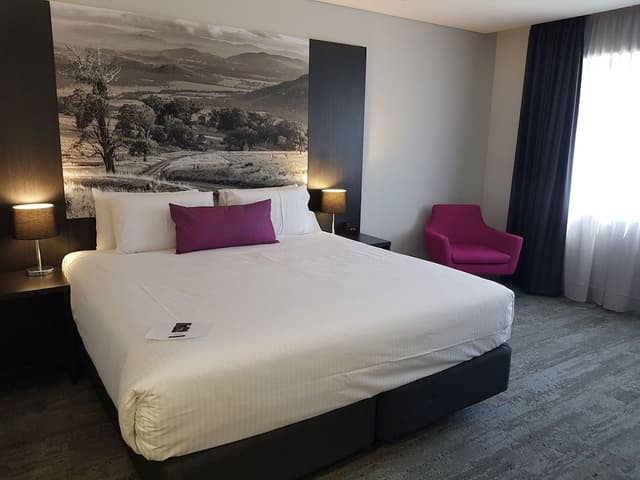 Standard Room, 1 King Bed