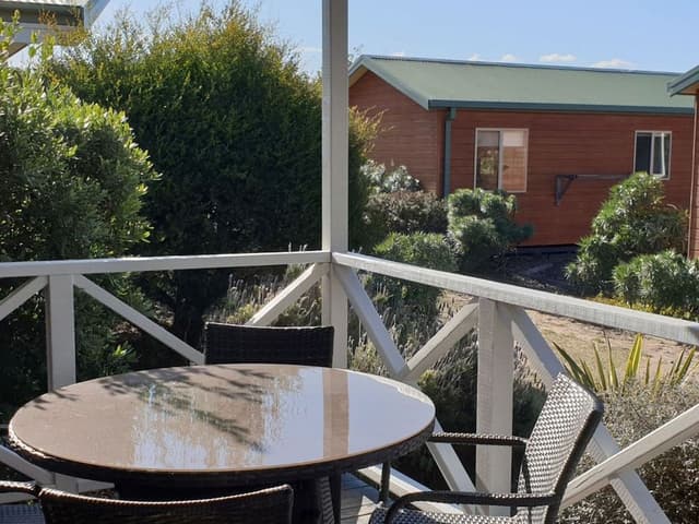 Deluxe 2 Bedroom Cabin - Sleeps 6