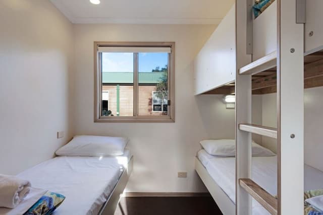 Deluxe 2 Bedroom Cabin - Sleeps 5