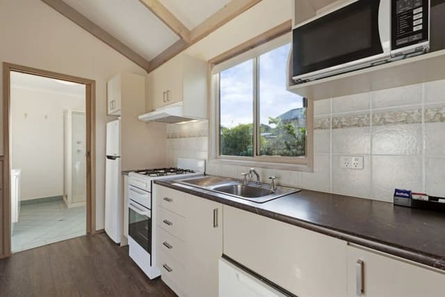 Deluxe 2 Bedroom Cabin - Sleeps 5