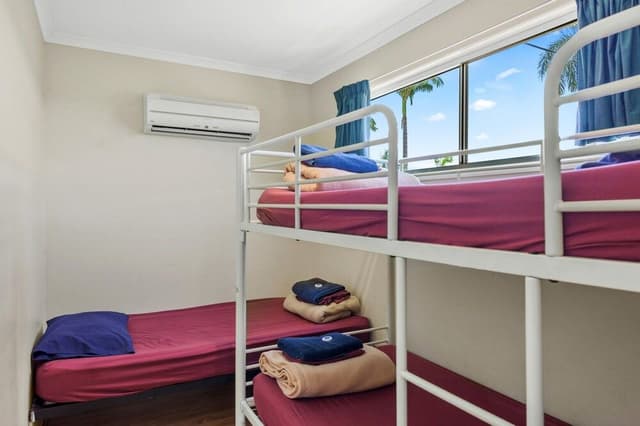 Deluxe 2 Bedroom Cabin - Sleeps 5