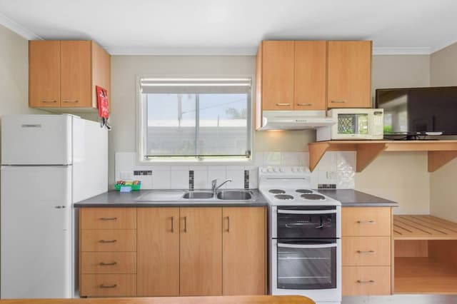 Deluxe 2 Bedroom Cabin - Sleeps 5