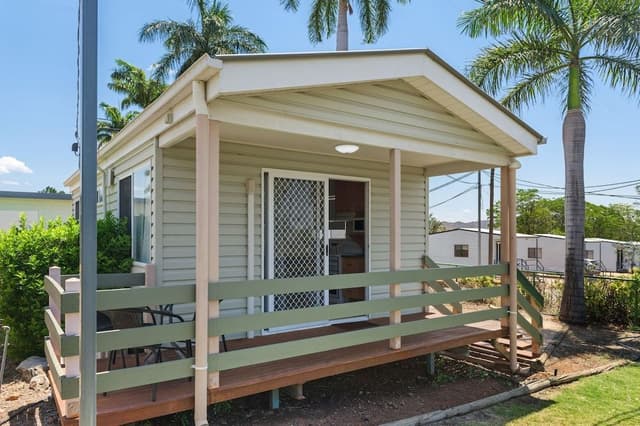 Deluxe 2 Bedroom Cabin - Sleeps 5