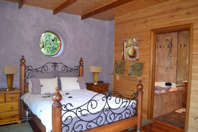 Exclusive Cottage, 2 Bedrooms, Ensuite (Strawbale)