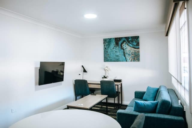 Suite, 1 King Bed, Kitchenette