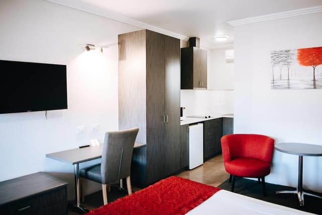 Executive Room, 1 King Bed, Kitchenette