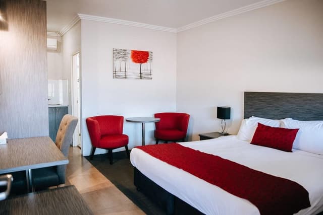 Executive Room, 1 King Bed, Kitchenette