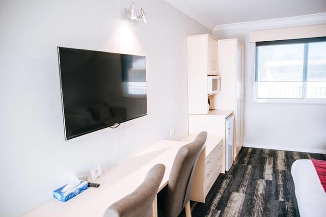 Standard Room, 1 King Bed