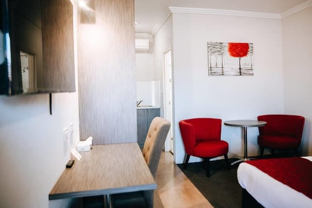 Executive Room, 1 King Bed, Kitchenette