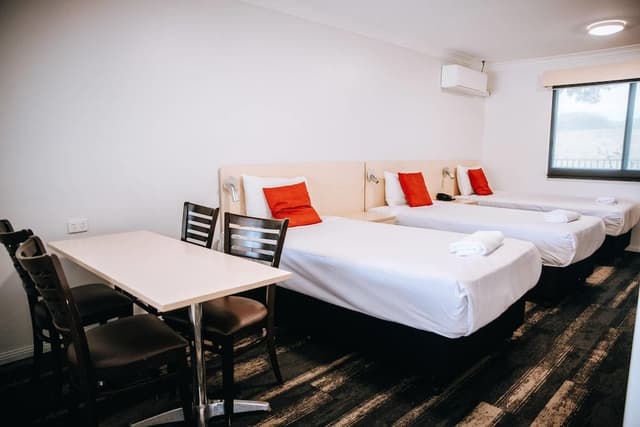 Family Room (Suite, 1 Queen Bed, 3 Single Beds)