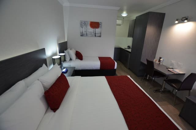 Executive Room, 1 King Bed, Kitchenette