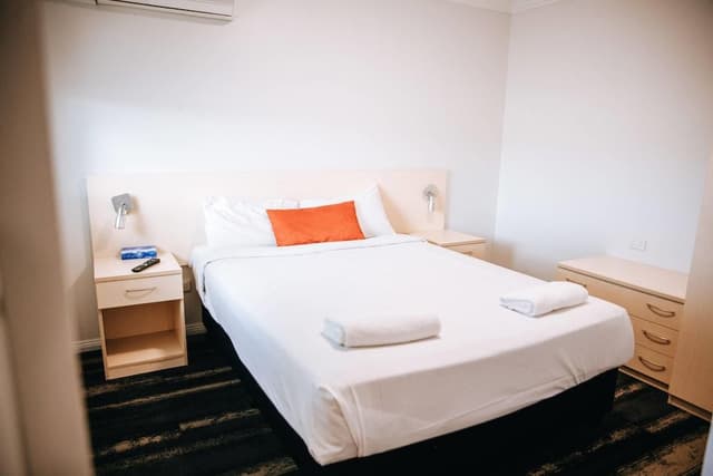 Family Room (Suite, 1 Queen Bed, 3 Single Beds)