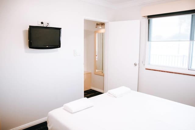 Family Room (Suite, 1 Queen Bed, 3 Single Beds)