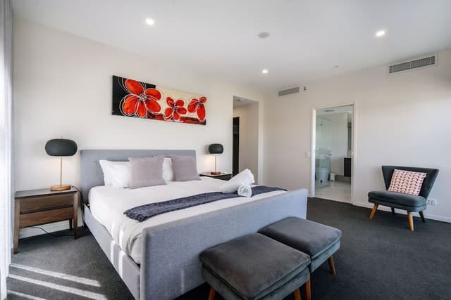 Penthouse, 3 Bedrooms (Top Floor)