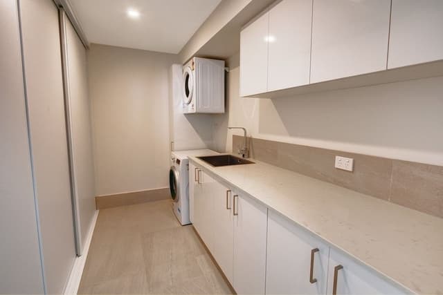 Penthouse, 3 Bedrooms (Top Floor)