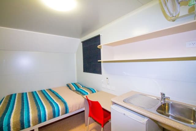 Queen Van Room