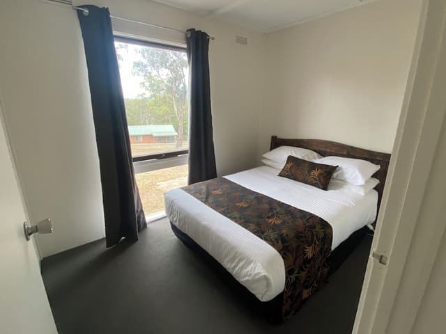 Basic Cabin, 2 Bedrooms, Non Smoking, Kitchenette (Mansfield Country cabins)