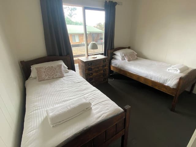 Basic Cabin, 2 Bedrooms, Non Smoking, Kitchenette (Mansfield Country cabins)