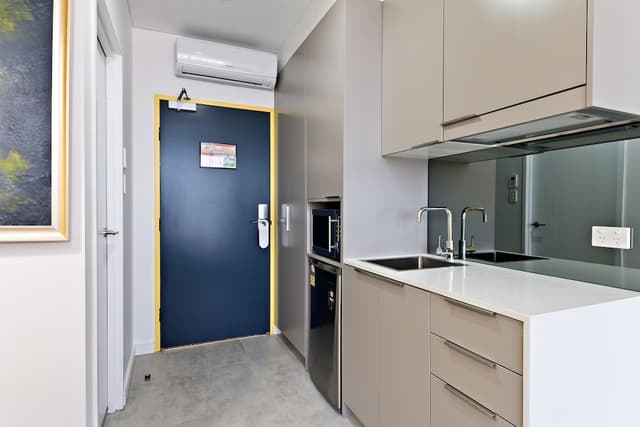 Max Studio Suite + Grab n Go Bites