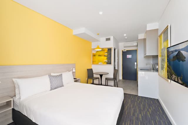 Modern Queen Suite + Grab n Go Bites