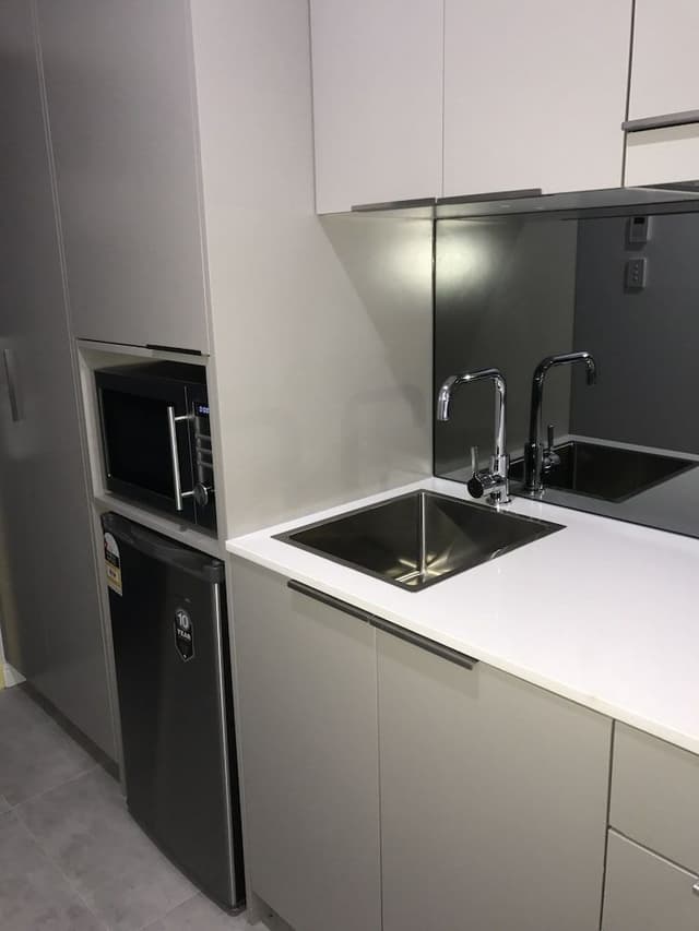 Modern Queen Suite + Grab n Go Bites