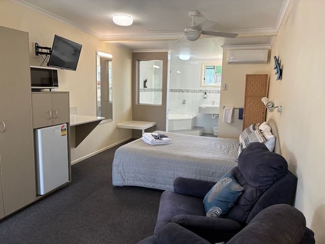 Standard Room, Non Smoking, Jetted Tub (Spa Room)