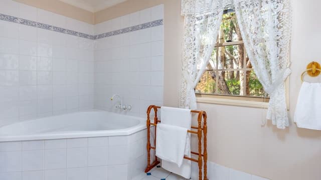 Cottage, 1 Queen Bed, Non Smoking (Studio Spa Bath)