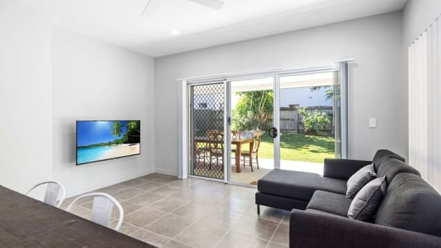 4 Bedroom Holiday Home
