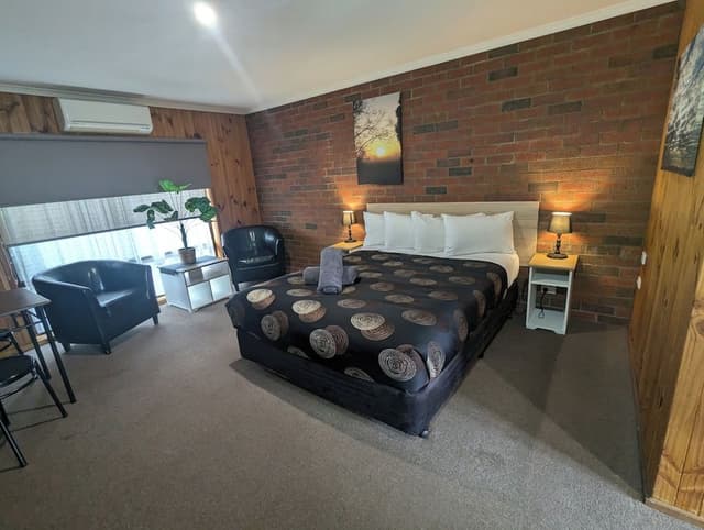 Standard Room, 1 Queen Bed