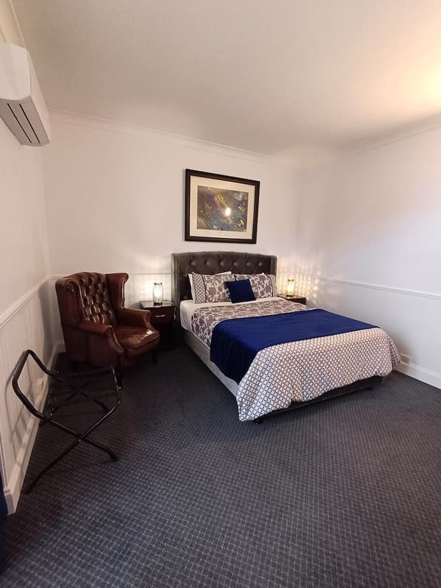 Room, Courtyard View