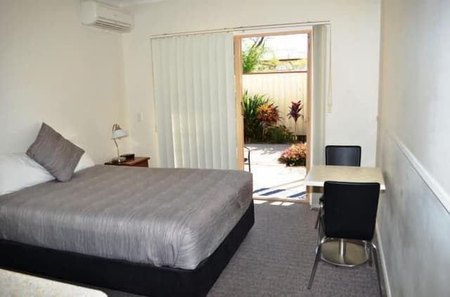 Standard Room, Non Smoking, Balcony (Standard Queen Room)