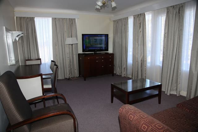 Executive Apartment, 2 Bedrooms, Kitchen, Garden View