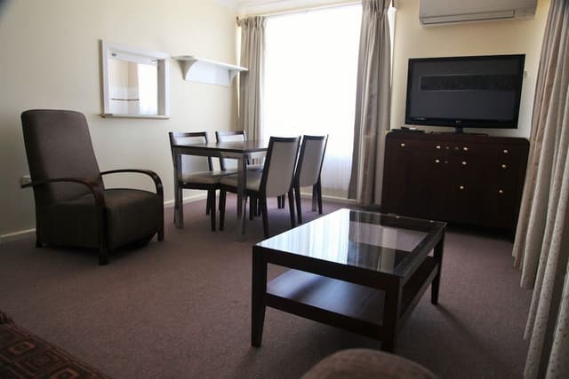 Executive Apartment, 2 Bedrooms, Kitchen, Garden View