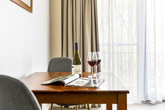 Deluxe King Room, Free Wi-Fi & Parking