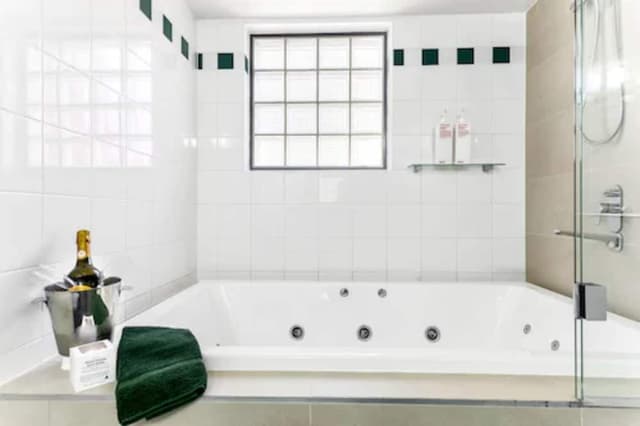 Deluxe Spa Room, Free Wi-Fi & Parking