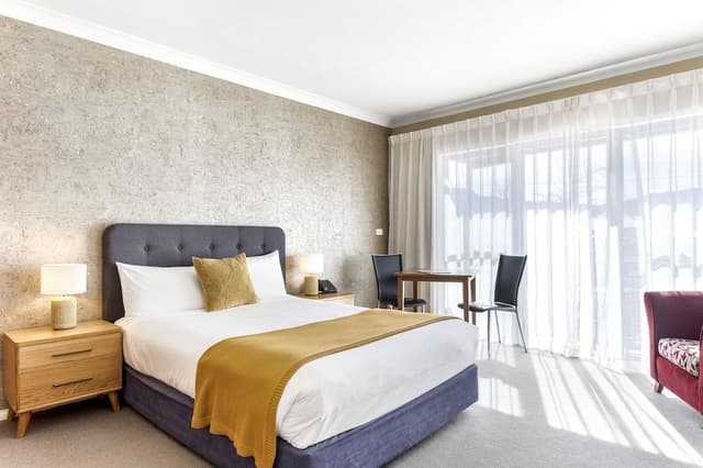Deluxe Family Room, Free Wi-Fi & Parking