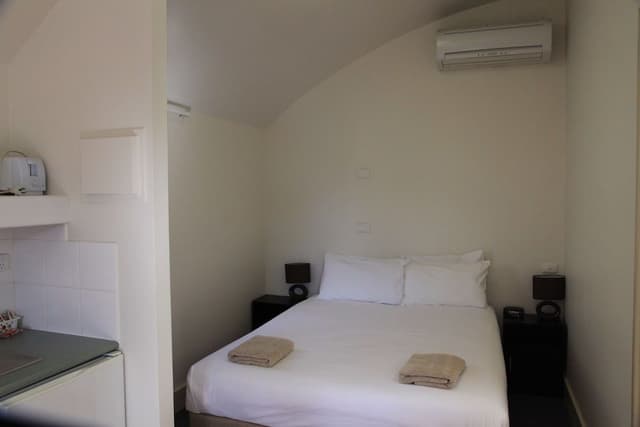 Budget Twin Cabin