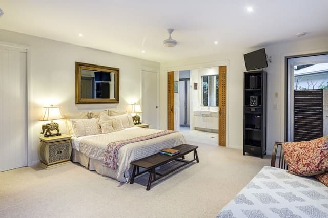 Luxury Studio, 1 Bedroom, Jetted Tub (Gold King Spa Bath Room)