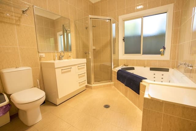 4 Bedroom Luxury Home, 2 Bathrooms